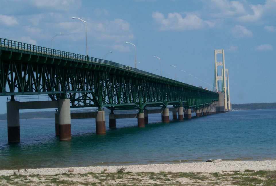 MackinacCity1